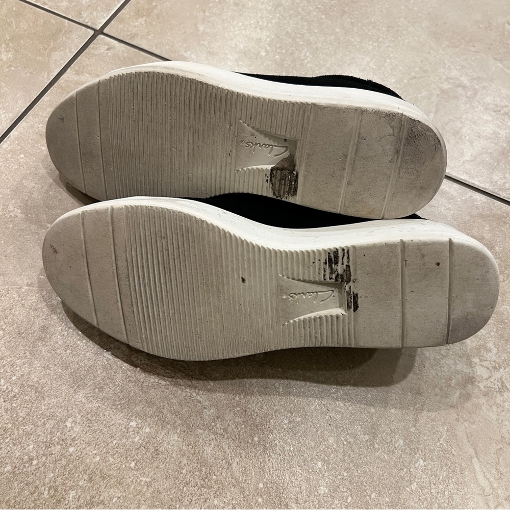 Clark’s black sueded sneakers - Picture 6 of 8